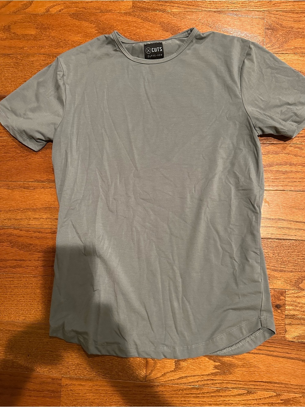 **NWOT** Men's CUTS Curve-Hem Crewneck Gray